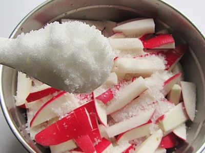 请问腌制萝卜干10斤要放多少盐啊