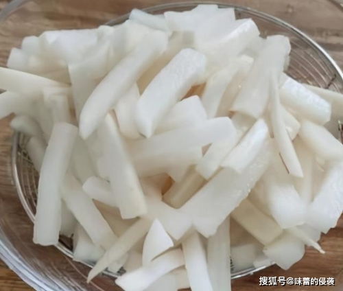 腌萝卜,别再用盐腌制了 只用加点它,萝卜清爽脆嫩,久放不回软 味道