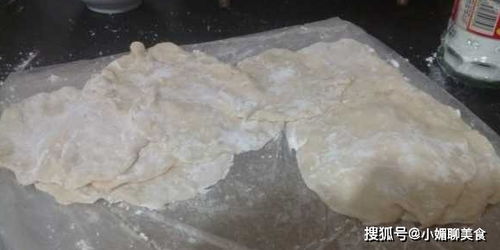 我做的包子,不小心把馅料露在外面,女儿说太好吃了,馋的流口水