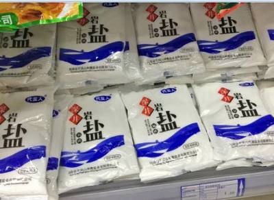 “脚臭盐”涉事盐厂被停产贴封 工信部:尽快公布结果并严处|食盐|安全|质量_新浪新闻