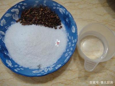 自己腌的腊鸡腿,咸鲜适中,肉质嫩滑,比买的还要好吃!