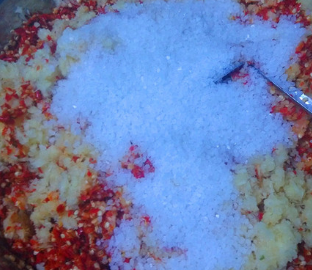 制作剁椒酱时可否用料酒和腌制盐替代白酒？